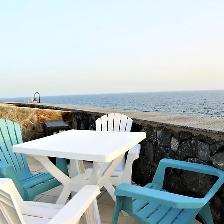 In Sleeps 6 With Pool And Air Con Puerto Calero