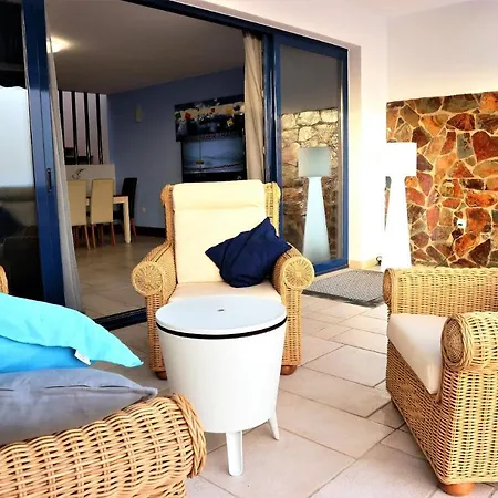 In Sleeps 6 With Pool And Air Con