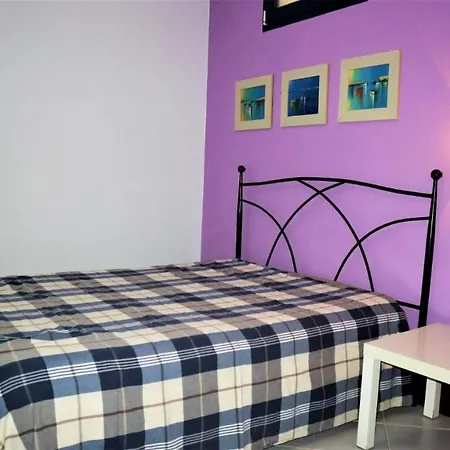 Villa In Sleeps 6 With Pool And Air Con *